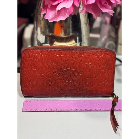 #A43 Authentic Louis Vuitton zippy Empreinte red wallet - Picture 1 of 8